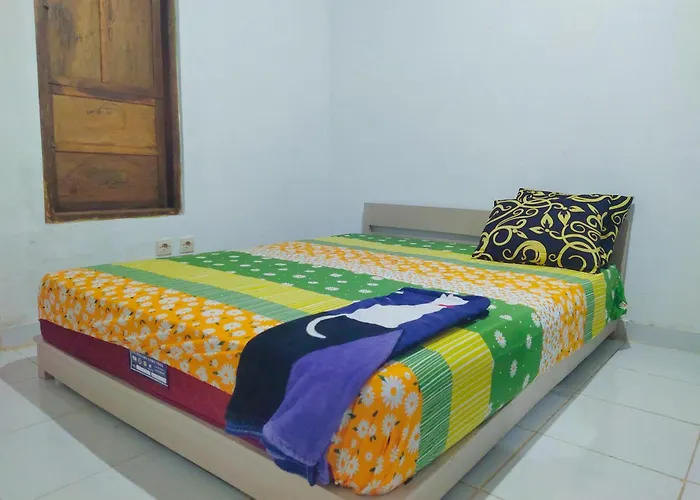 Putri Nyale Bungalows & Rooms