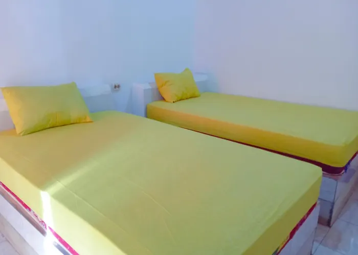 Putri Nyale Bungalows & Rooms